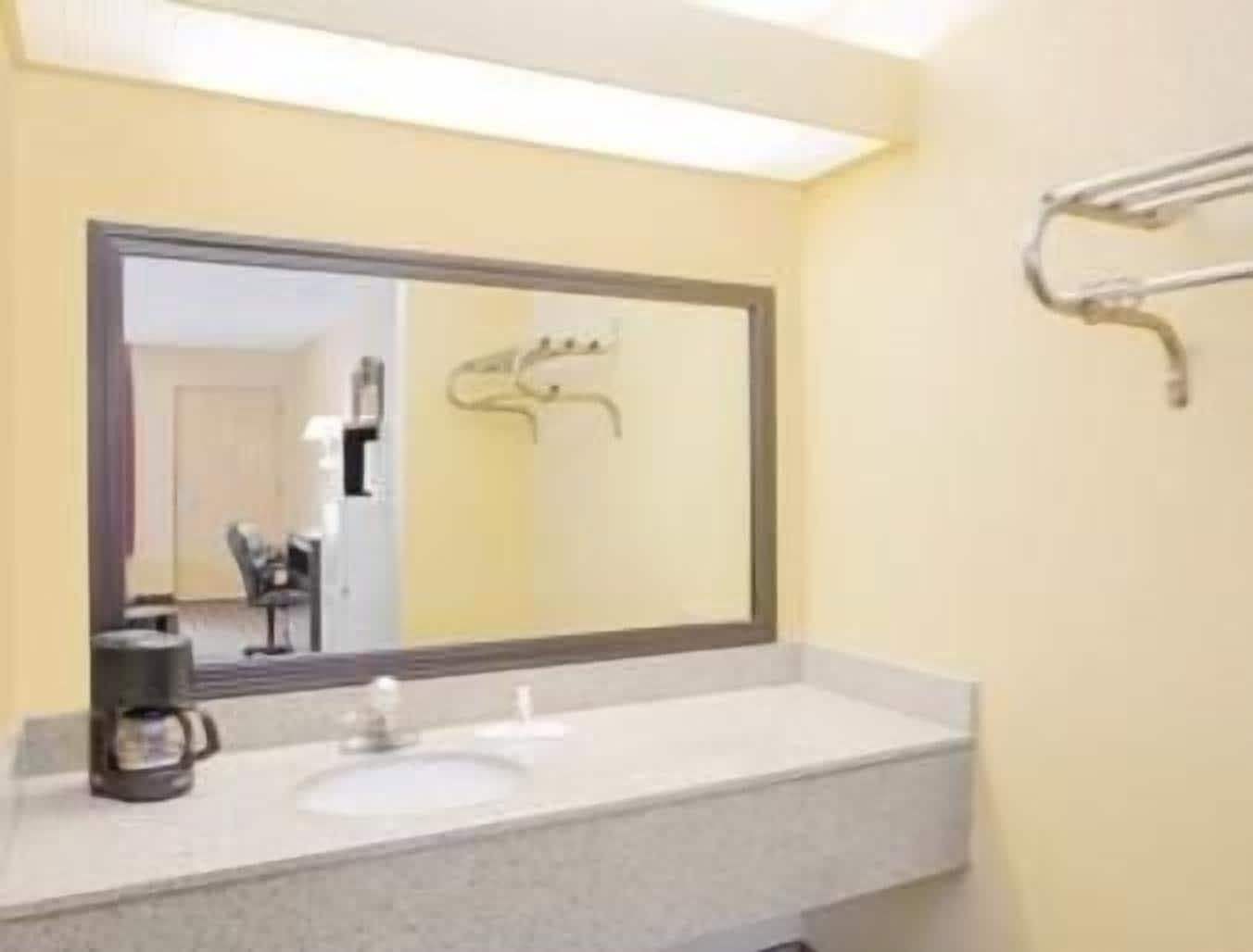 Days Inn By Wyndham Andalusia Esterno foto