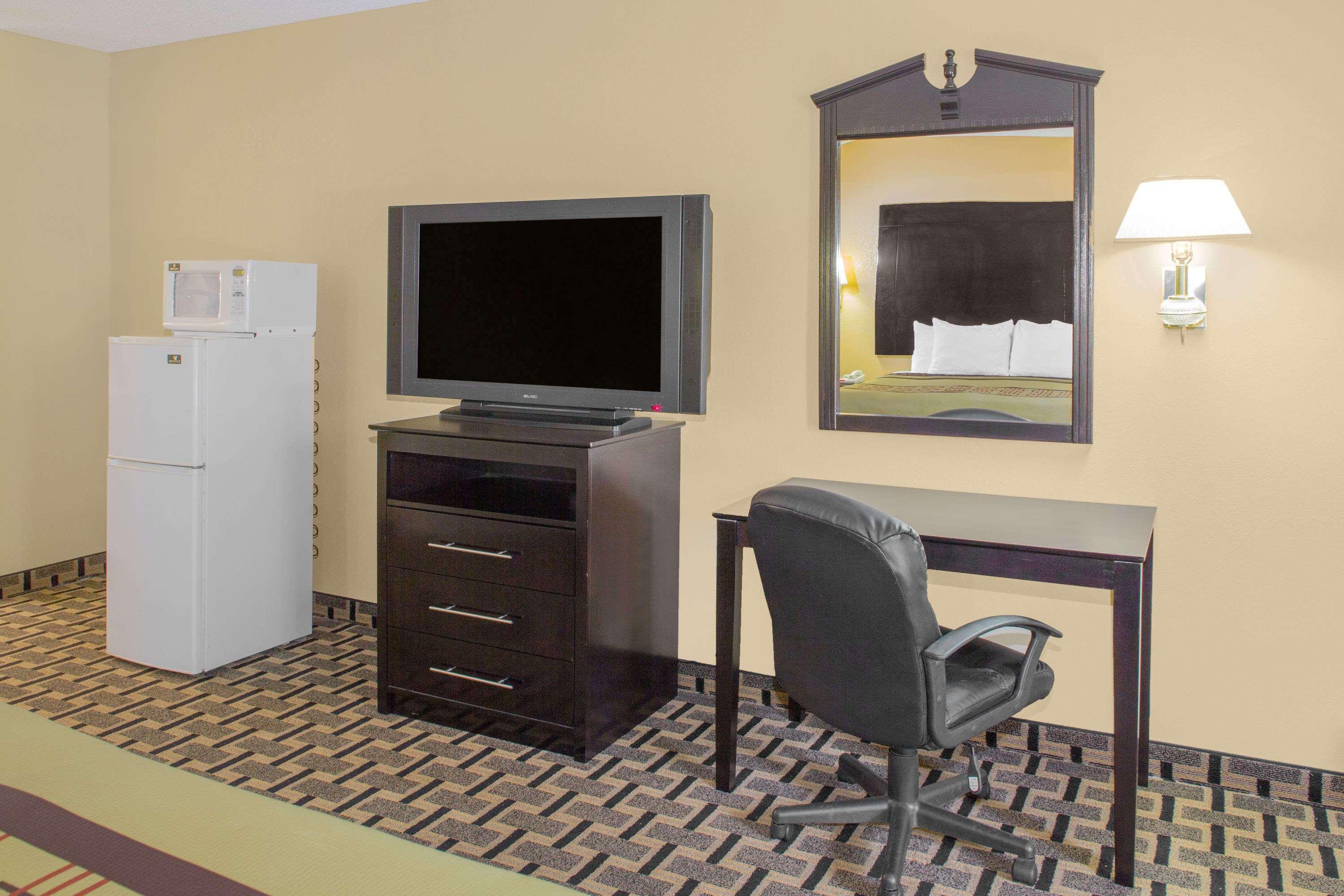 Days Inn By Wyndham Andalusia Esterno foto