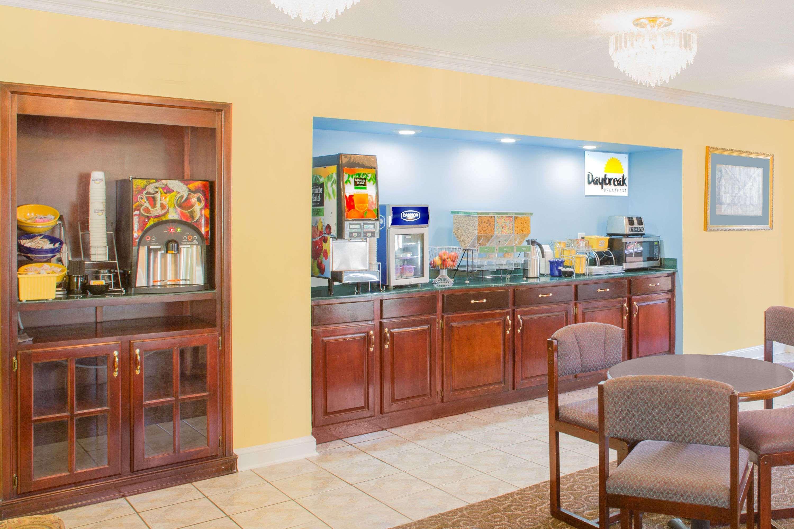 Days Inn By Wyndham Andalusia Esterno foto