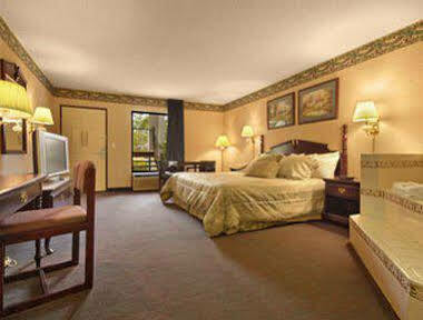 Days Inn By Wyndham Andalusia Esterno foto